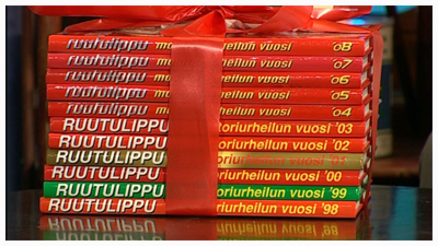 Matin lahjoittamat kirjat (copyright YLE/videokuvaa)